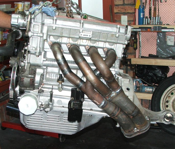 3Supercharged engine exhaust view_cr.jpg