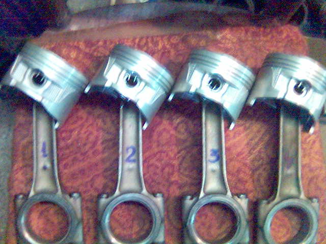 nissan pistons