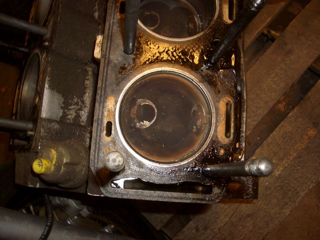 Pic of damaged piston
