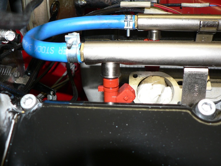 Fuel rail - closeup