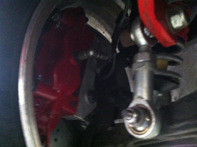 Calipers fit snuggly into the rim with enough clearance allround.